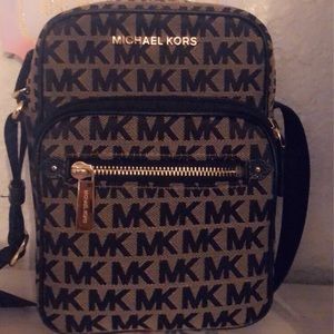❌SOLD❌🖤Michael Kors 🖤Crossbody bag
